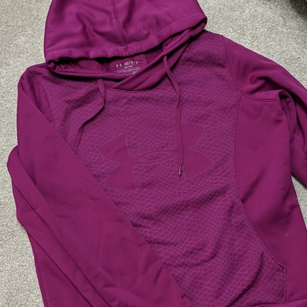 Under Armour semi fitted sweatshirt medium